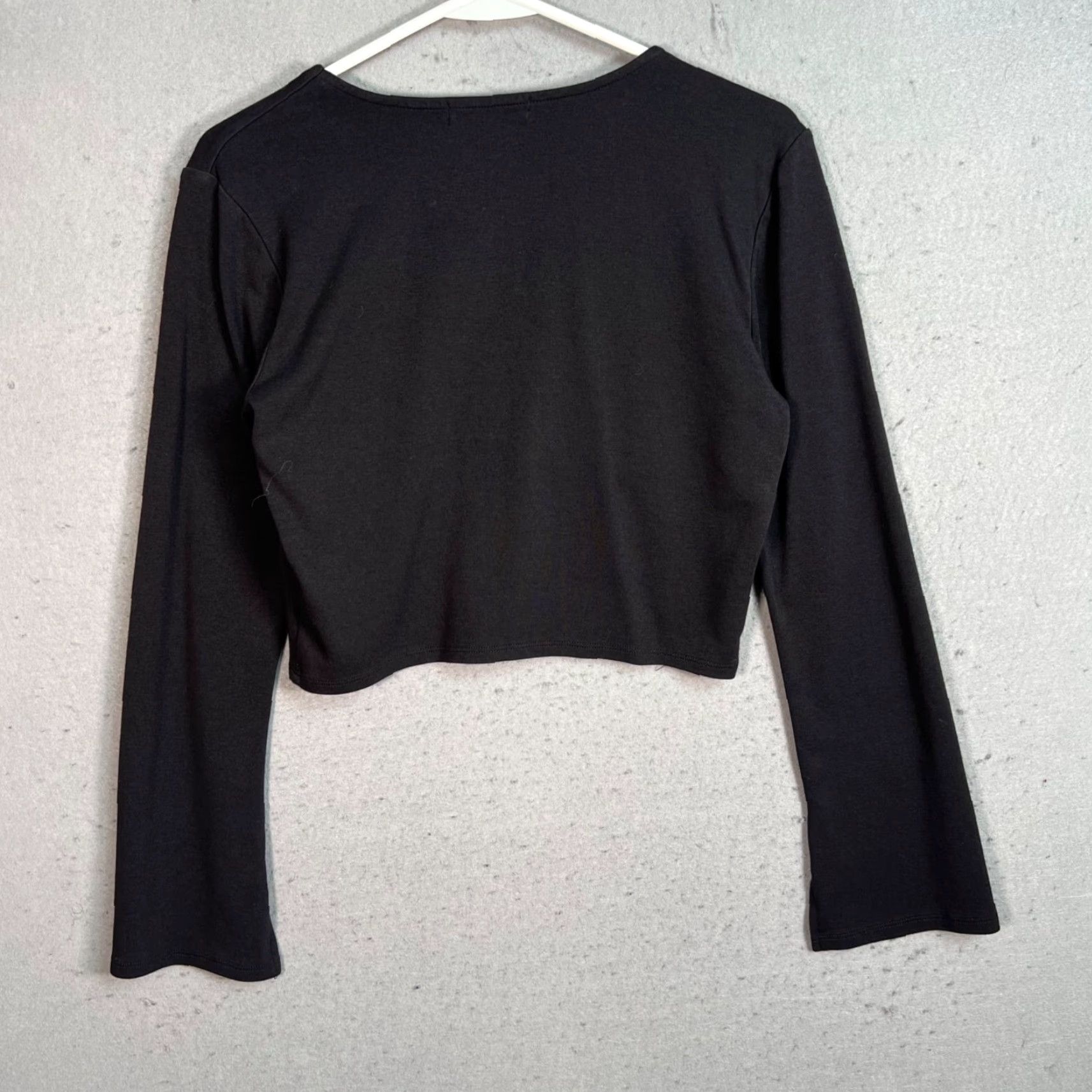 Vintage Sincerely Jules Black Long-Sleeve Cropped V-Neck Top Shirt Adult Womens Large Cropped Black V-Neck Long Sleeve Blouse Womens L Size L / US 10 / IT 46 - 2 Thumbnail