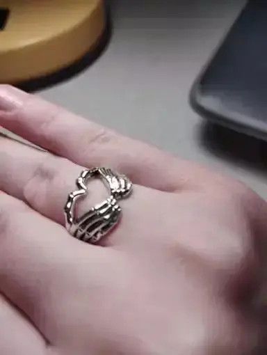 Jewelry Skull Hand With Heart-Shaped Ring Size ONE SIZE - 3 Thumbnail