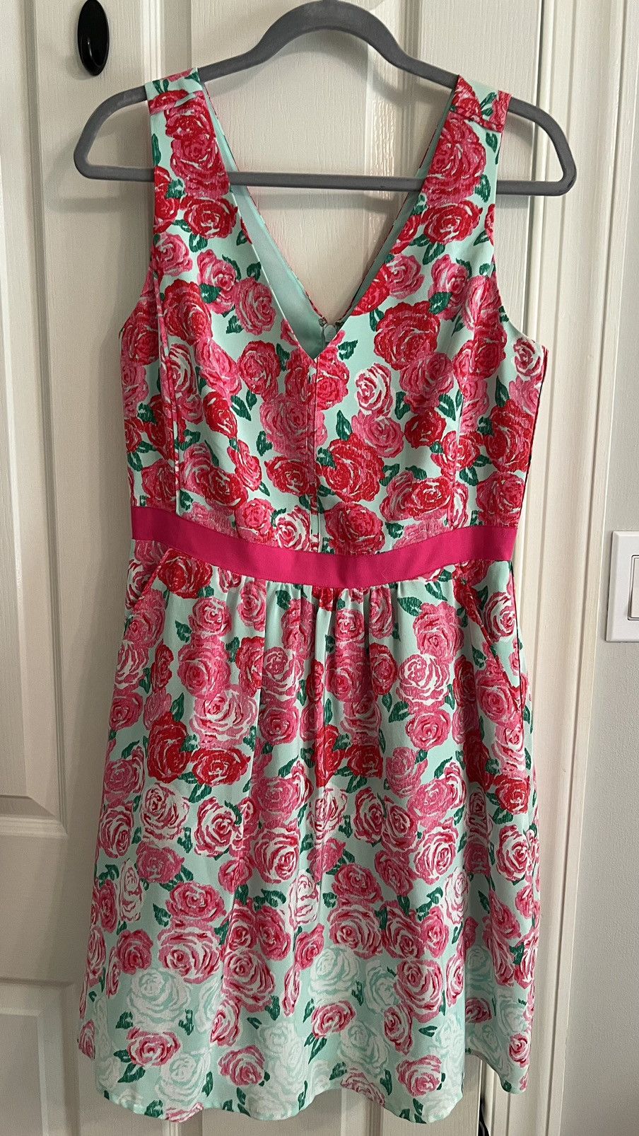 Vineyard Vines Vineyard Vines for Kentucky Derby, Sz 8, Silk, Roses Size M / US 6-8 / IT 42-44 - 3 Thumbnail