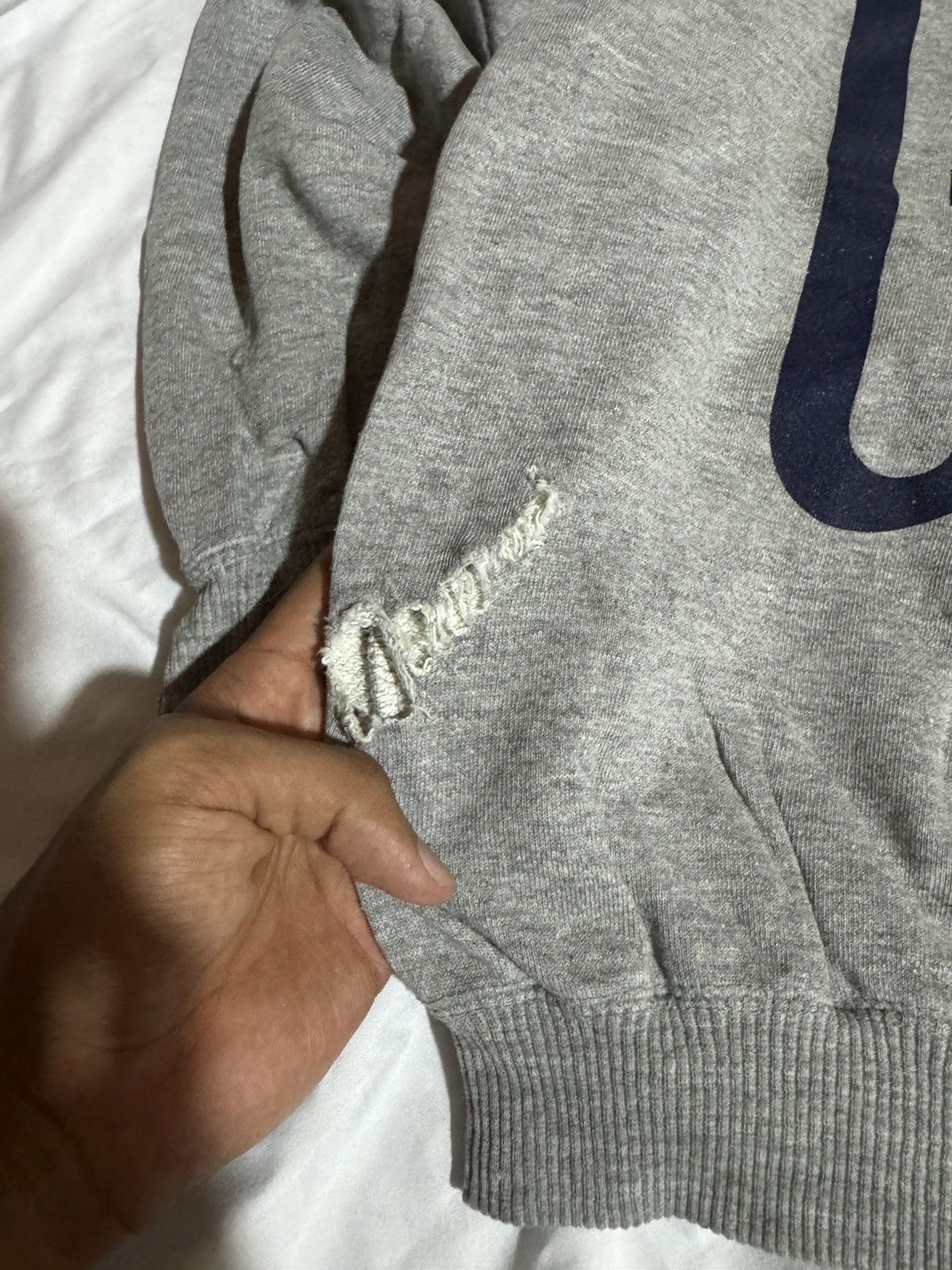 Gap Distressed Vintage Gap Big Logo Sweatshirt Crewneck Size US M / EU 48-50 / 2 - 5 Thumbnail