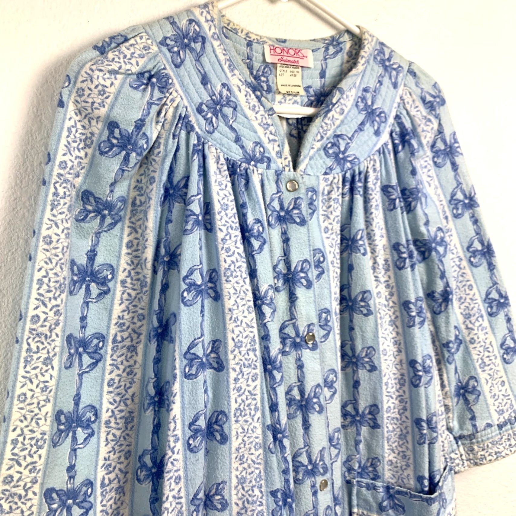 Vintage Vintage Honors Intimates Floral Blue Flannel Nightgown Robe M Medium 90s 80s Cotton Blue Floral Nightgown Robe Mens Womens (adjust to end with Womens) Size ONE SIZE - 2 Thumbnail