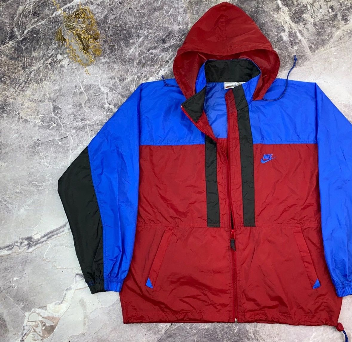 Nike Vintage Nike Windbreaker Lightweight Spring Jacket Red Size US M / EU 48-50 / 2 - 9 Thumbnail