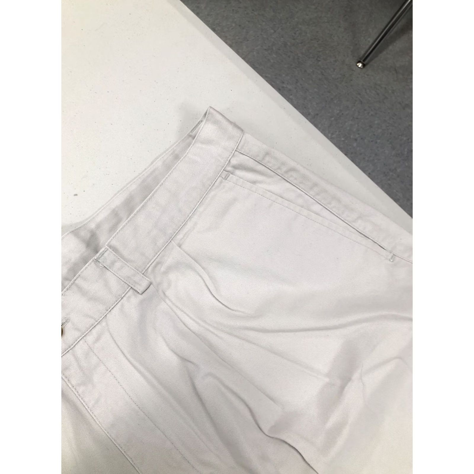 Nike VTG Nike Golf Shorts Mens 37x 7 (Tag 38) Khaki Tan Chino Pleated Short Cotton - Vintage Size US 37 - 4 Thumbnail