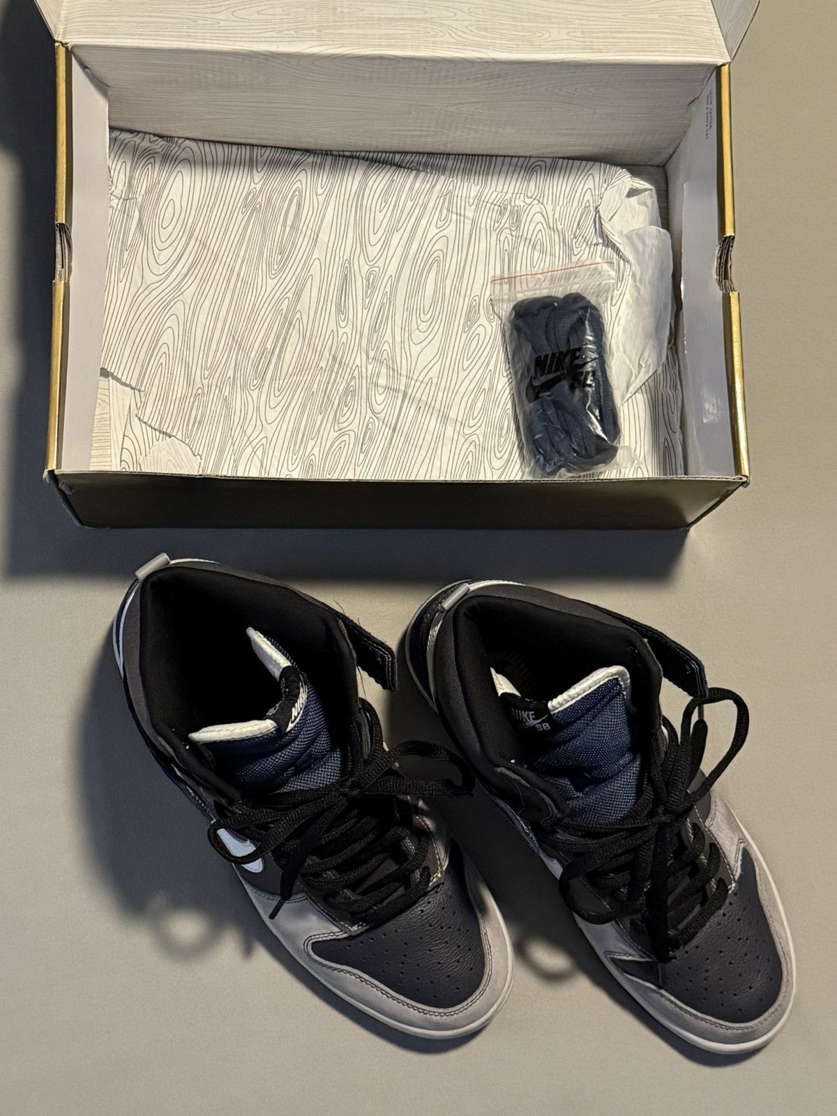 Nike SB Nike SB Dunk High Pro Un-Futuras Gold Box 2008 Rare VNDS Size US 11 / EU 44 - 13 Thumbnail