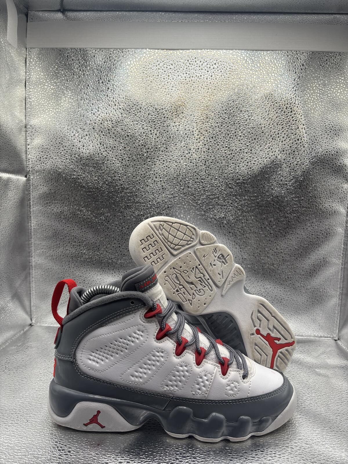 Jordan Brand Air Jordan 9 fire red GS Size US 5 / EU 37 - 1 Thumbnail