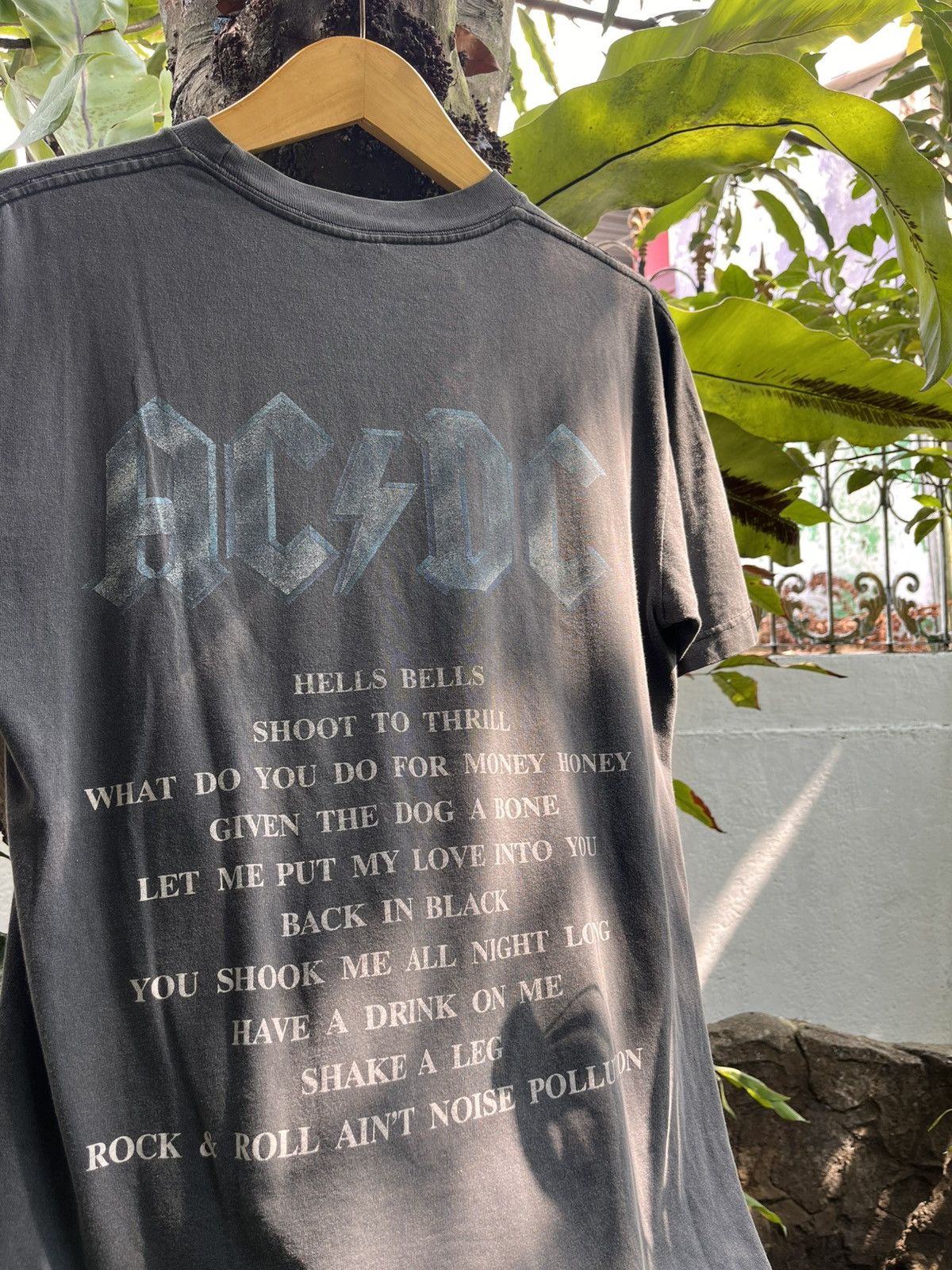 Band Tees Vintage ACDC Back in Black Tour 1996 Tshirt Size US M / EU 48-50 / 2 - 7 Thumbnail
