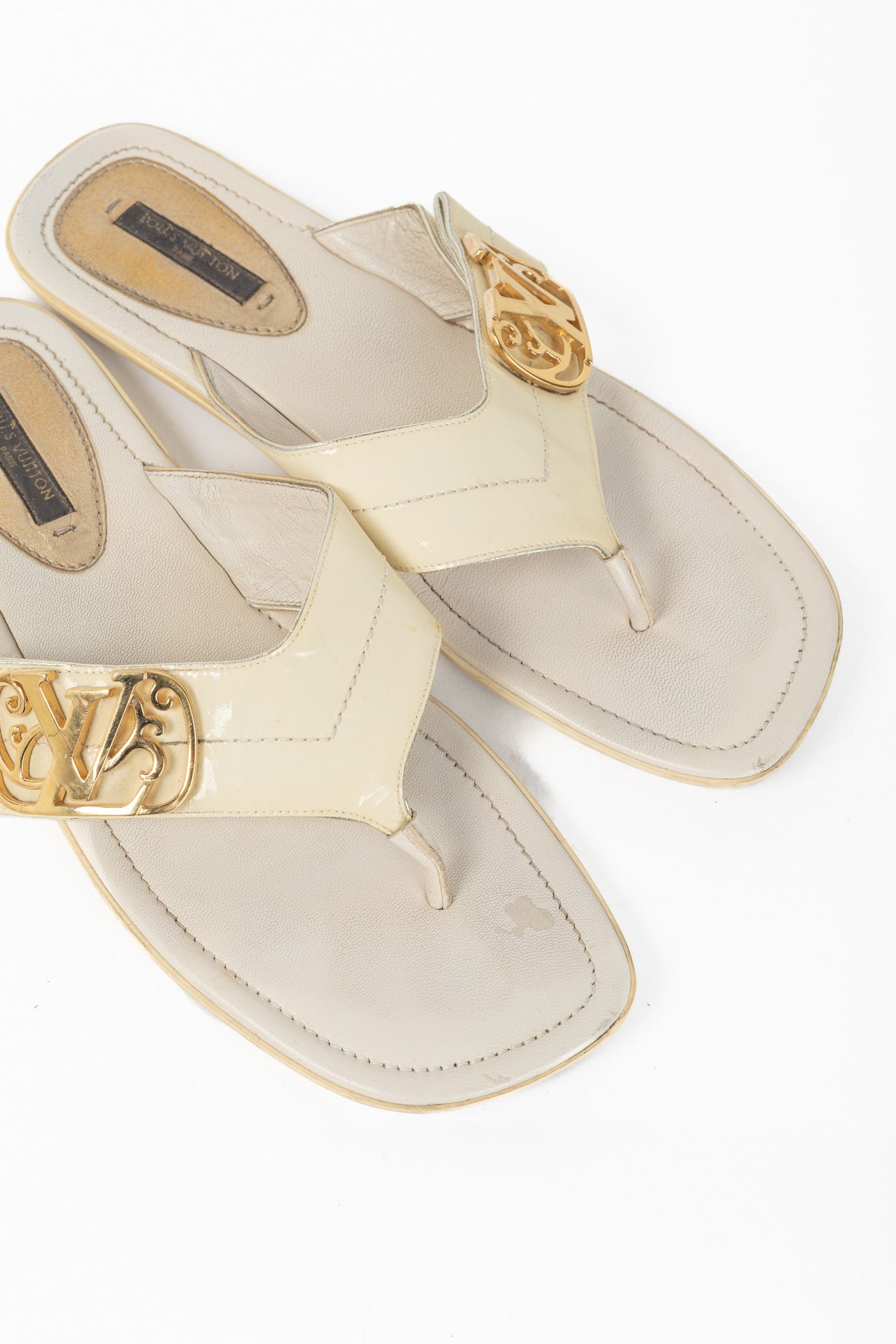 Louis Vuitton Louis Vuitton Zoé Blanc Patent-Leather LV Flat Thong Sandals Size US 8 / IT 38 - 6 Thumbnail