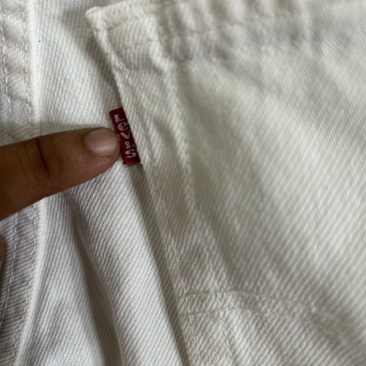Levi's Vintage Levi’s 501 Made in UK White Denim Size US 30 / EU 46 - 13 Thumbnail