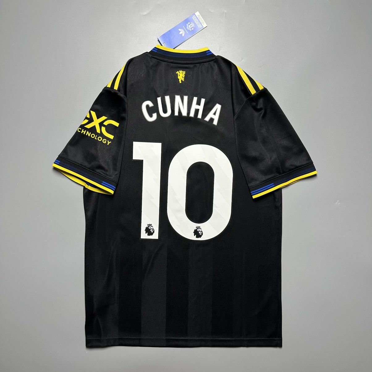 Vintage MAN UNITED ADIDAS 2025/2026 PLAYER ISSUE JERSEY #10 CUNHA Size US M / EU 48-50 / 2 - 1 Thumbnail