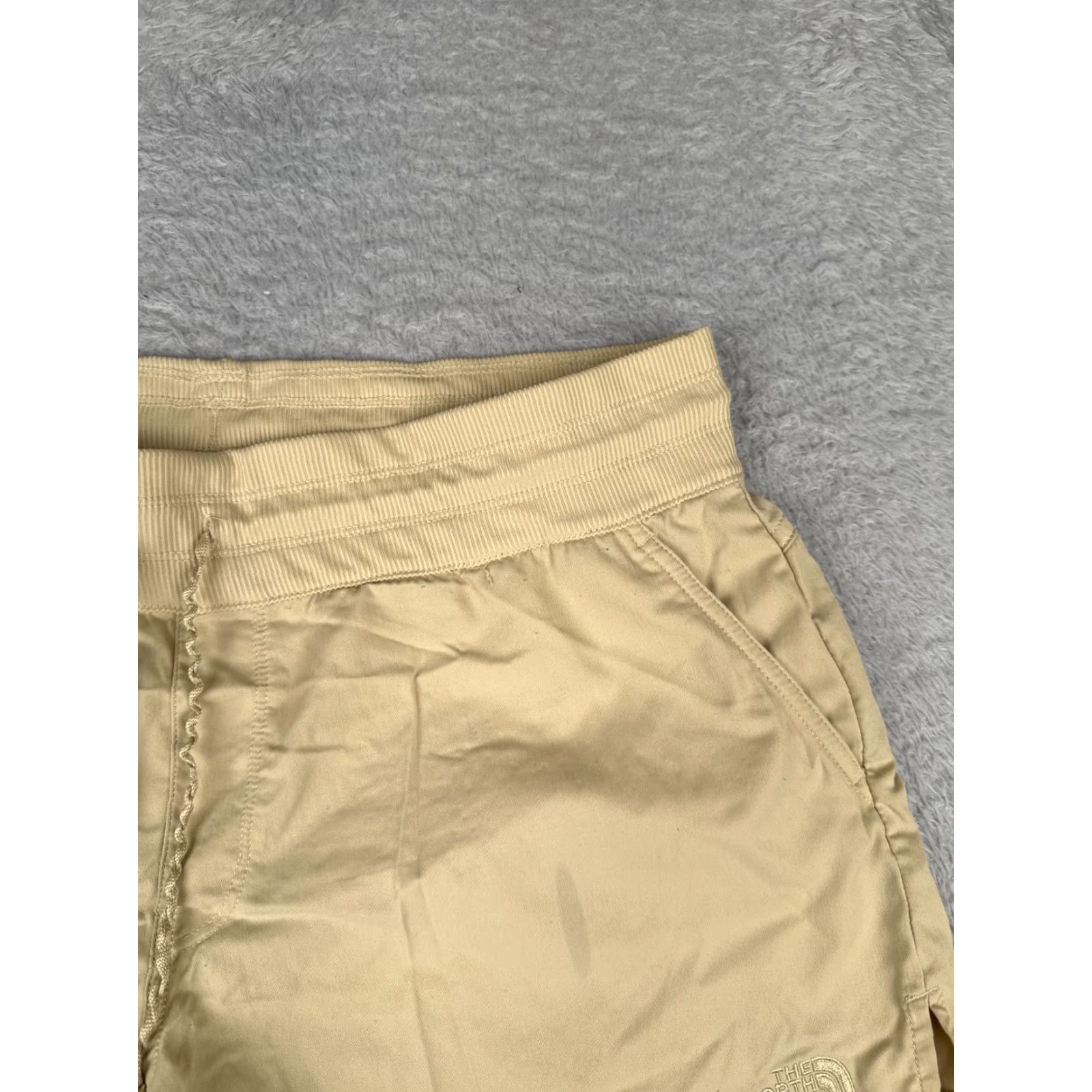 The North Face VINTAGE The North Face Shorts Women Large Beige Elastic Waist Activewear Casual 4" Gym Hike Yoga Outdoor Size 36" / US 14 / IT 50 - 5 Thumbnail