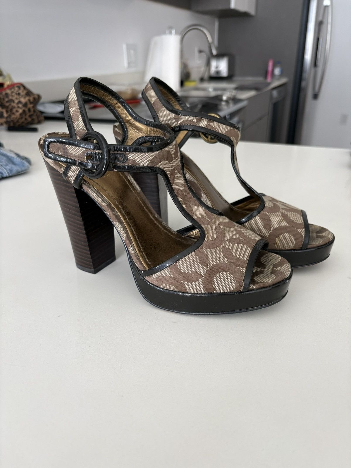 Coach Gold and brown coach heels Size US 7 / IT 37 - 3 Thumbnail