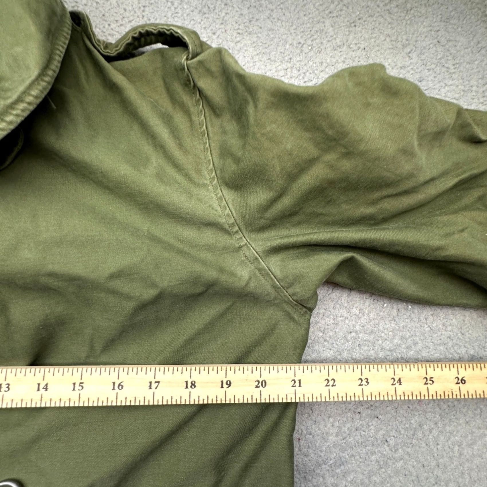 Vintage VINTAGE US Army Trench Coat Mens Medium Green Cotton Sateen OG-107 Overcoat 60s Vietnam Era Size US M / EU 48-50 / 2 - 5 Thumbnail