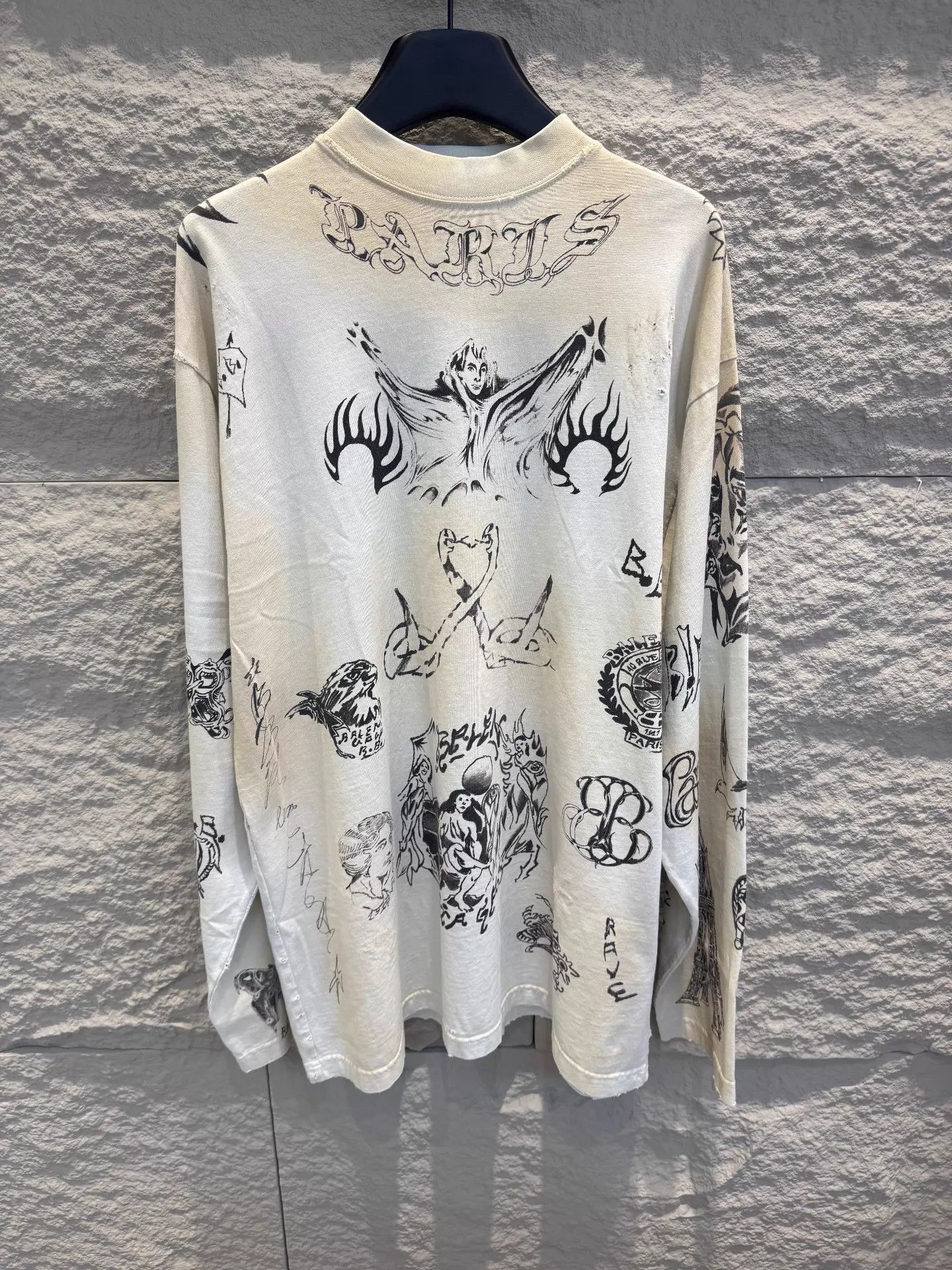 Balenciaga Balenciaga 24ss Nologo B&W Oversized LS T-Shirt Unisex 1 Size US S / EU 44-46 / 1 - 1 Thumbnail