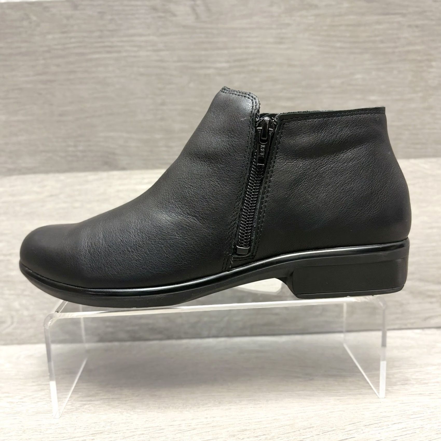 Vintage Naot Helm Bootie Black Leather Water Resistant Double Zip Ankle Boot EU 38 US 7 Womens Size US 7 / IT 37 - 4 Thumbnail