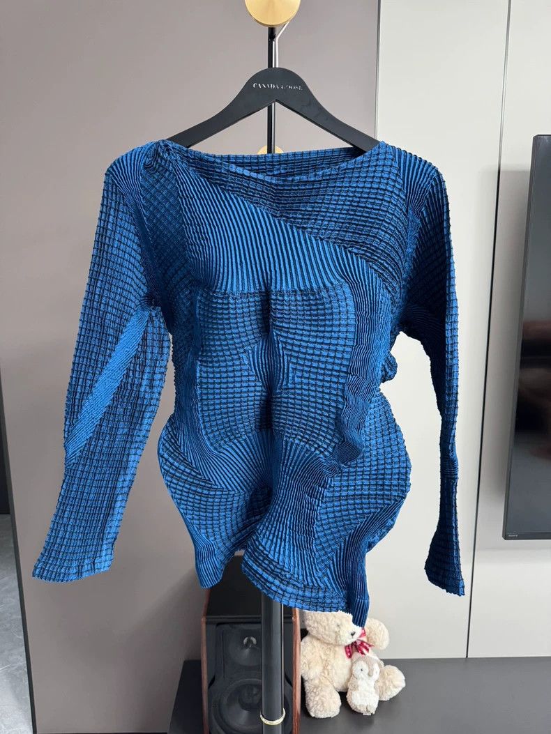 Issey Miyake Issey Miyake size:2 Blue flower bud top Size XS / US 0-2 / IT 36-38 - 2 Thumbnail