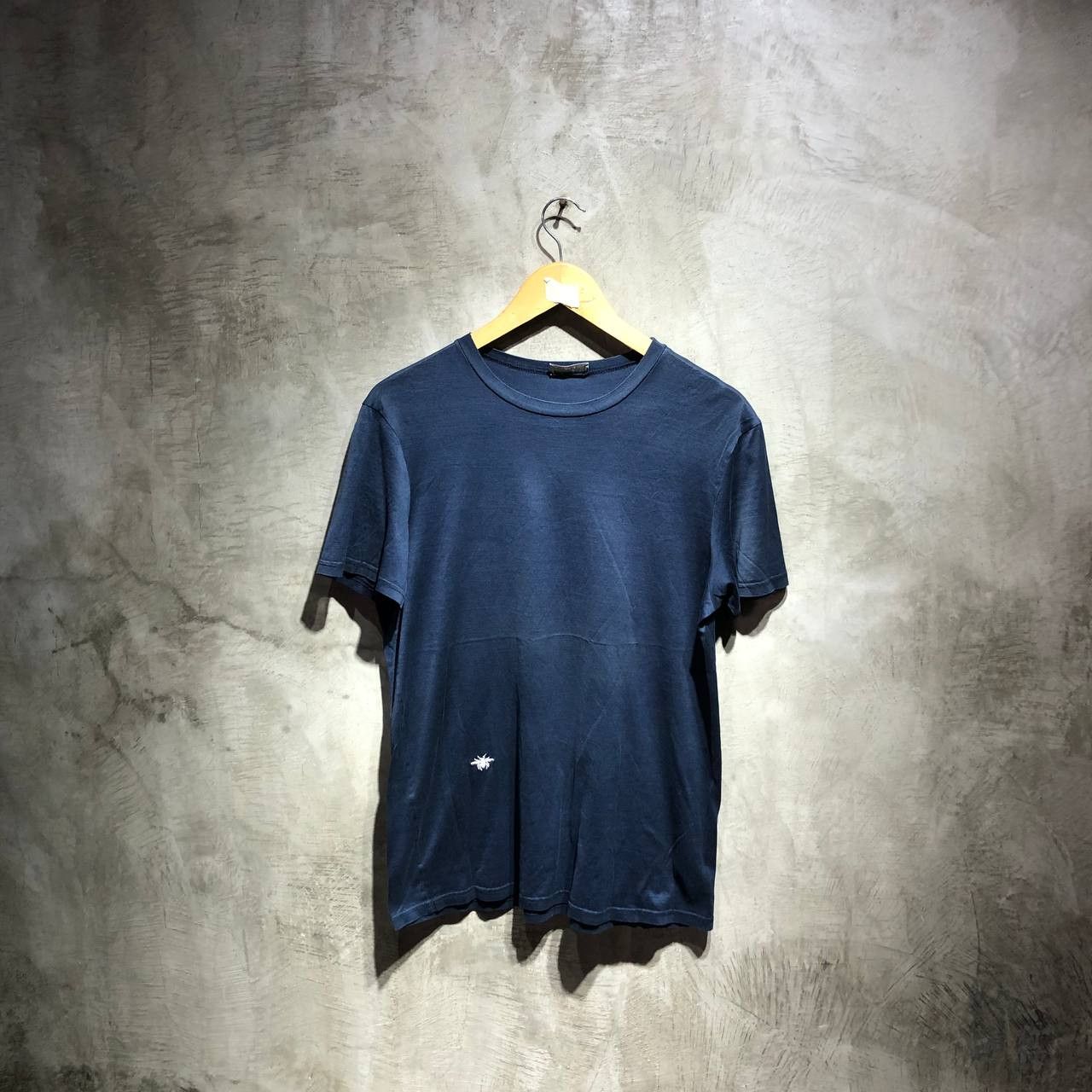 Image of Dior Bee Logo Embroidered Tee in Navy, Men's (Size Small)