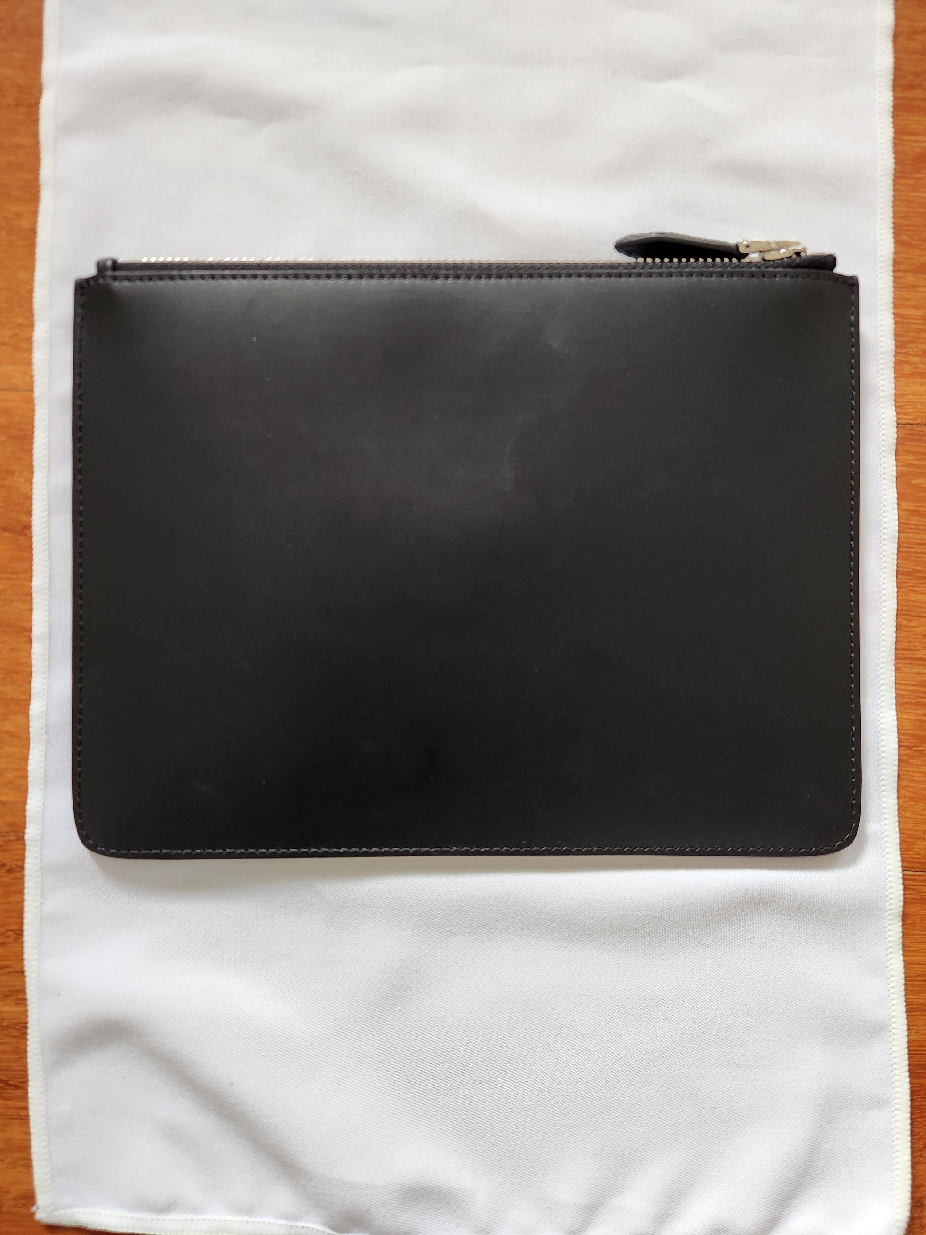 Givenchy Black Givenchy clutch with gold detailing quiet luxury Size ONE SIZE - 2 Thumbnail