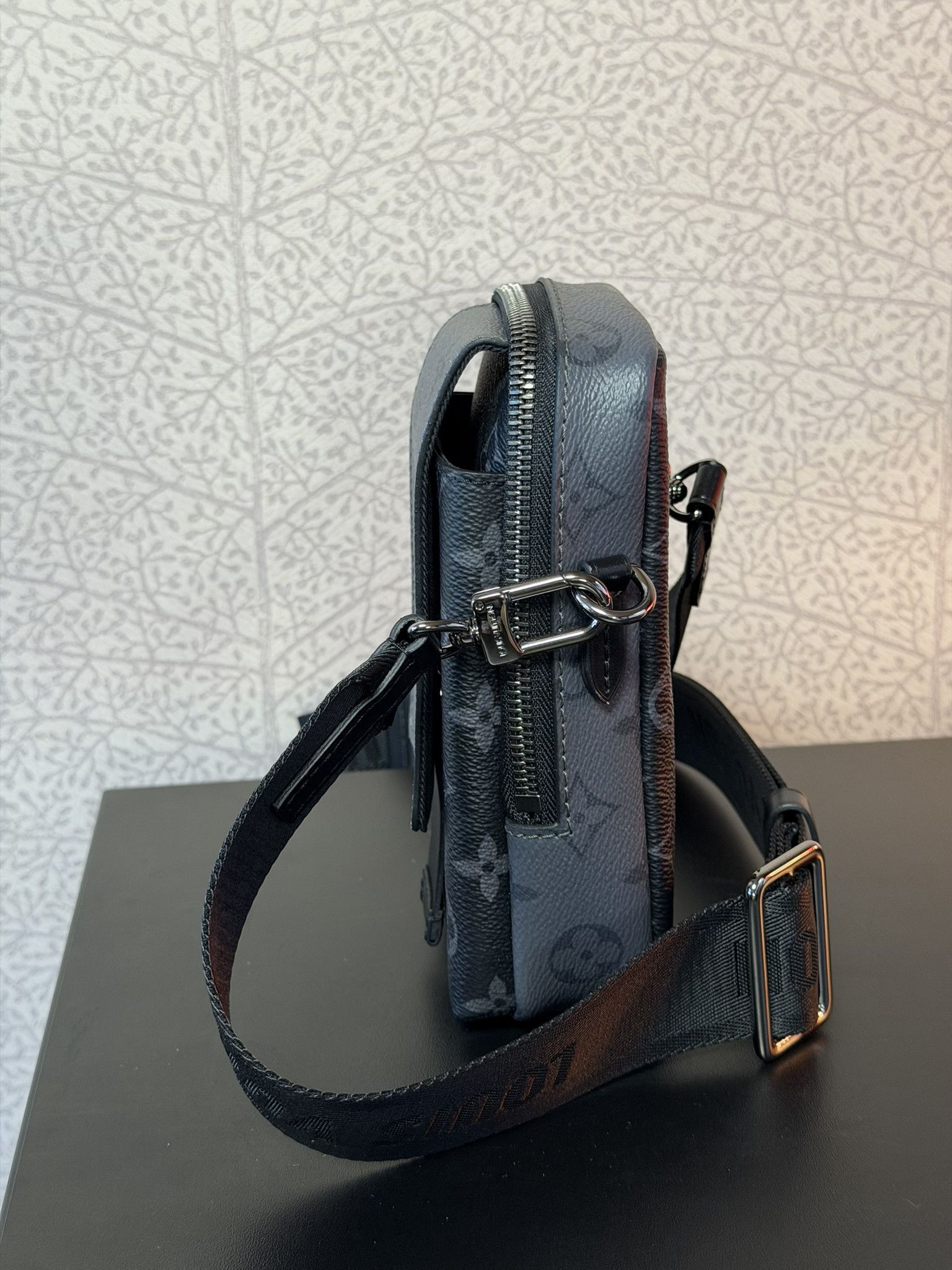 Louis Vuitton LOUIS VUITTON Phone Pouch NM – Monogram Eclipse M81321 Size ONE SIZE - 7 Thumbnail