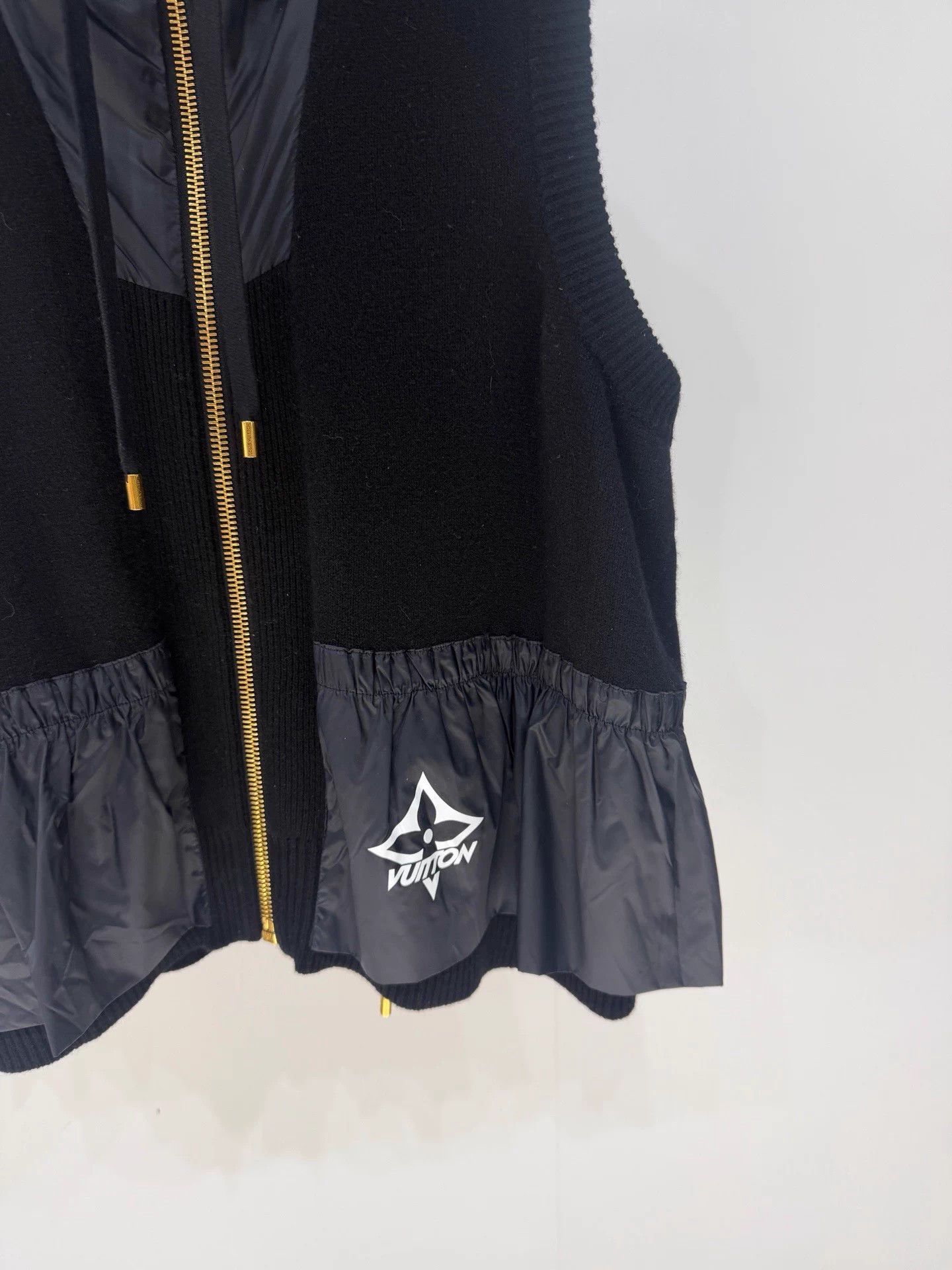 Louis Vuitton LV Ski Ruffle Knit Hooded Vest Size S / US 4 / IT 40 - 2 Thumbnail