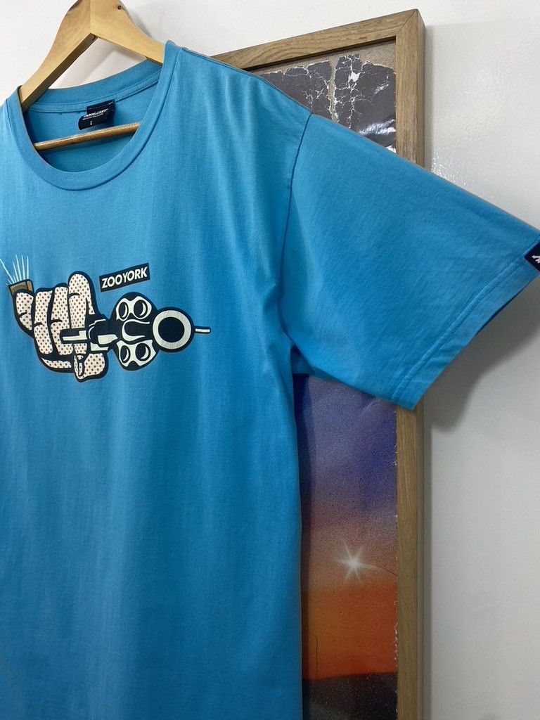 Zoo York 00s Vintage Zoo York Roy Lichtenstein Pistol Gun Art T Shirt Size US L / EU 52-54 / 3 - 5 Thumbnail