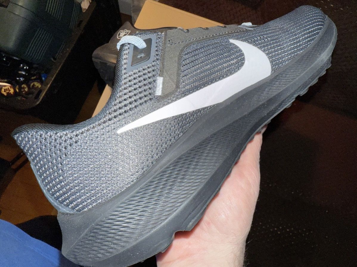 Nike Nike Air Zoom Pegasus 40 NFL “Las Vegas Raiders” New in Box! Size US 8.5 / EU 41-42 - 13 Thumbnail