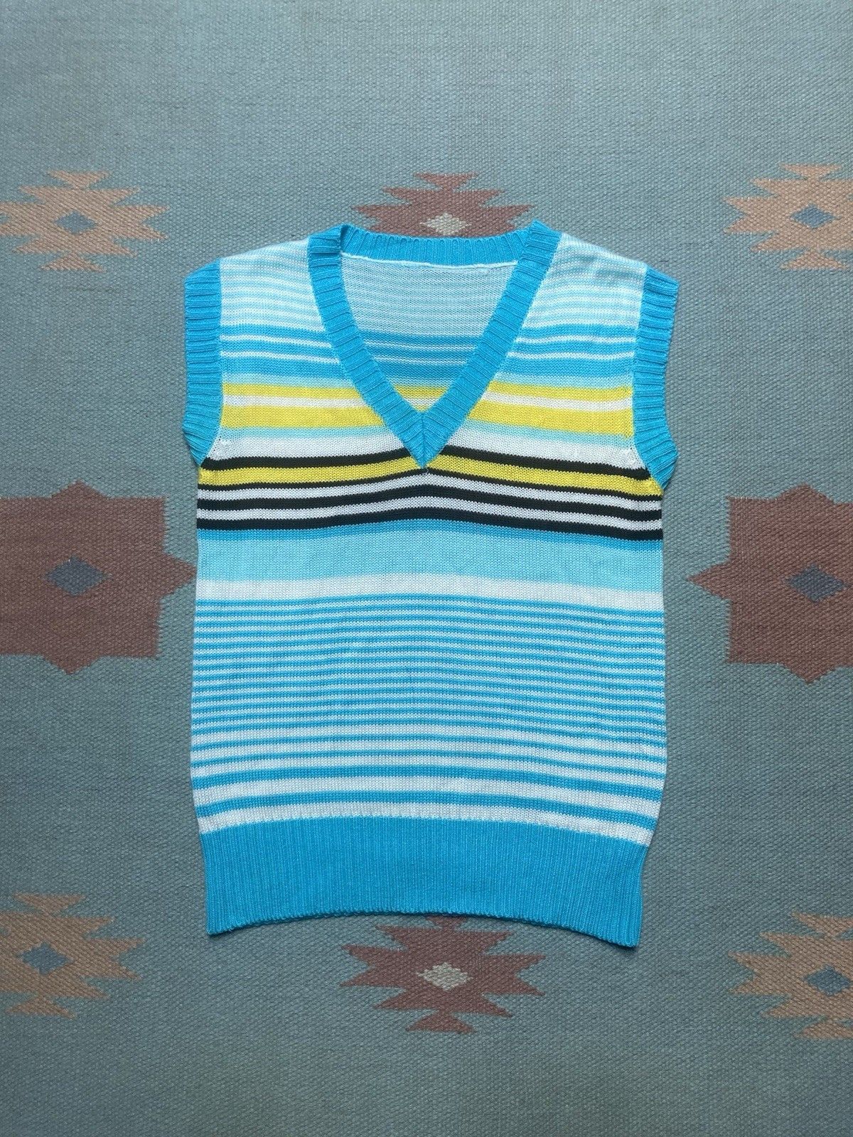 Vintage acrylic knit sweater vest striped soft v neck women’s M/L? Size M / US 6-8 / IT 42-44 - 1 Thumbnail