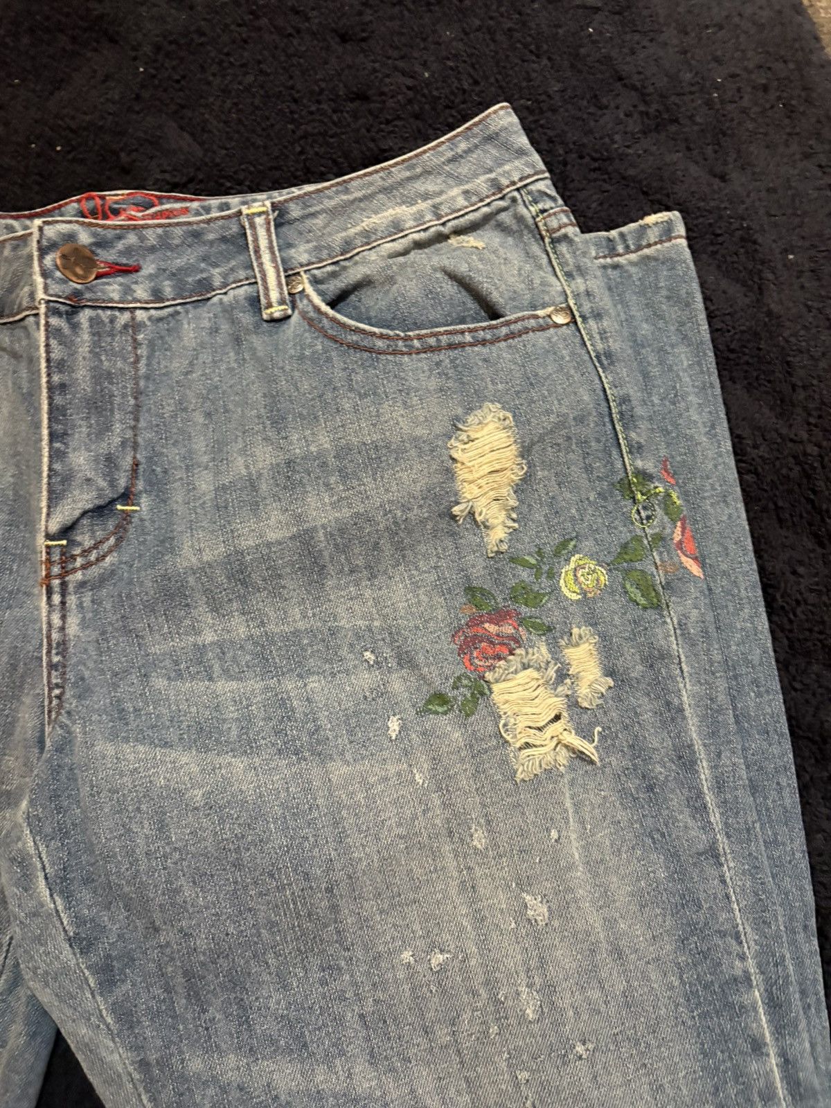 Jessica Simpson Jessica Simpson size 10 distressed denim jeans Size 32" / US 10 / IT 46 - 4 Thumbnail