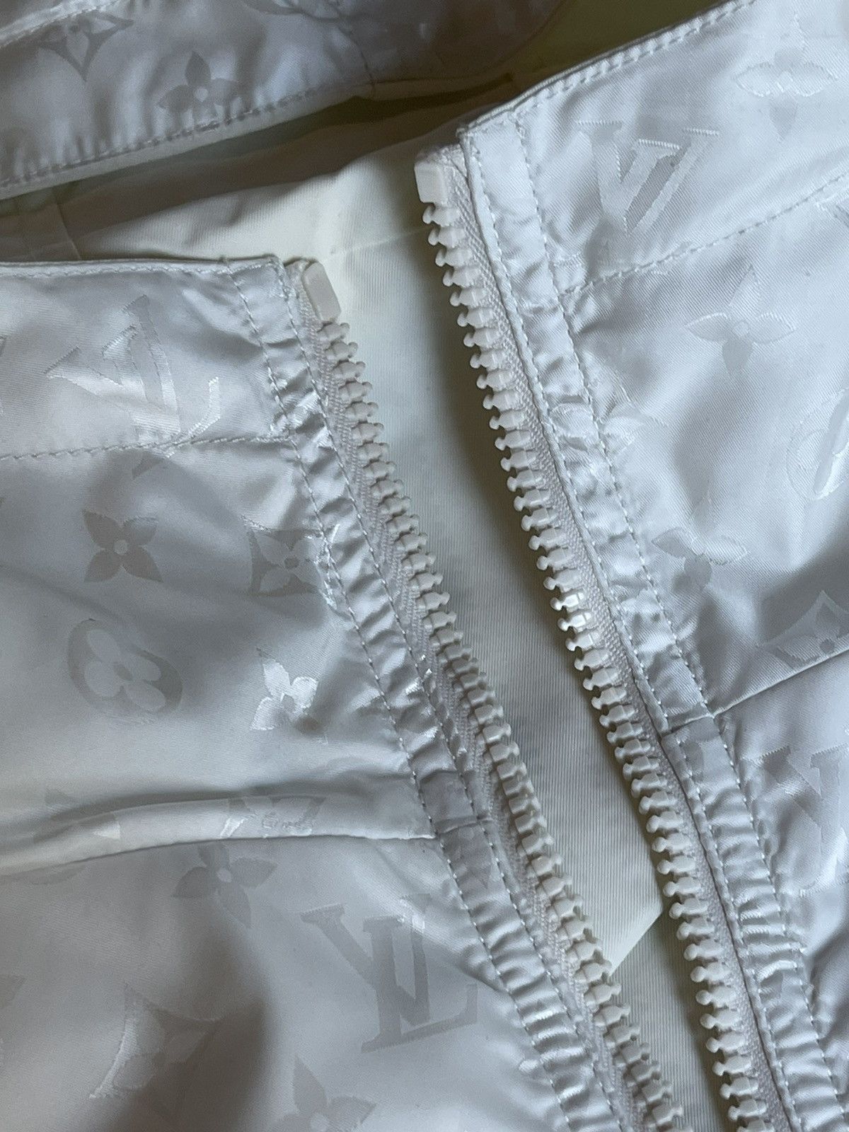 Louis Vuitton Louis Vuitton White Monogram Zip Up Jacket Size US M / EU 48-50 / 2 - 13 Thumbnail