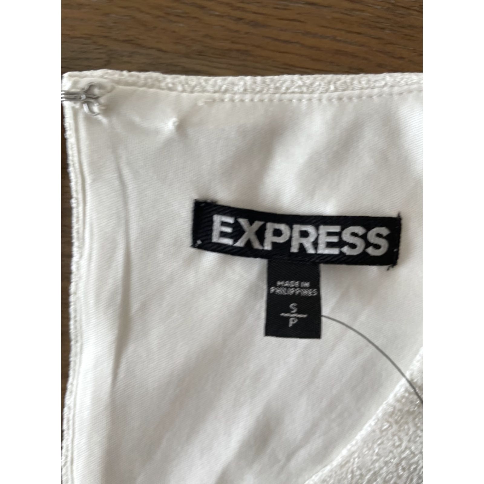 Express NWT Express Women’s Blouse Small Ivory Sleeveless Shirt Zip Rear Clasp & Zip Size S / US 4 / IT 40 - 2 Thumbnail