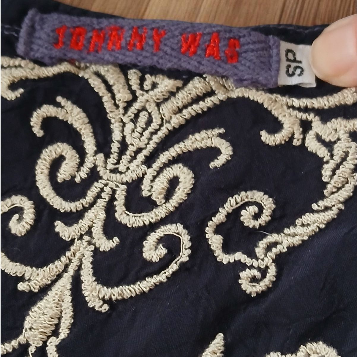 Johnny Was Johnny Was Embroidered Crew Neck Buttoned L/S Size: SP Size S / US 4 / IT 40 - 2 Thumbnail