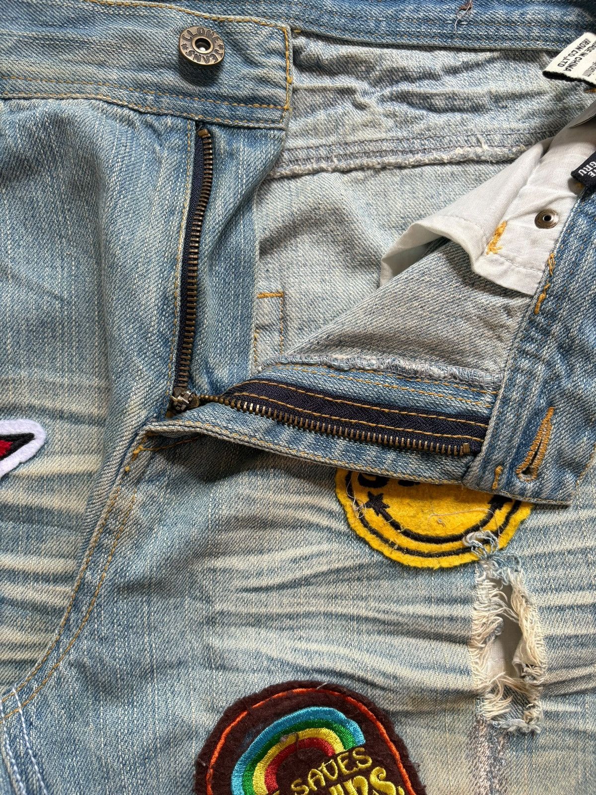 Japanese Brand Vintage Japanese Brand Mud Wash Patch Distress Loose Jeans Size US 34 / EU 50 - 9 Thumbnail