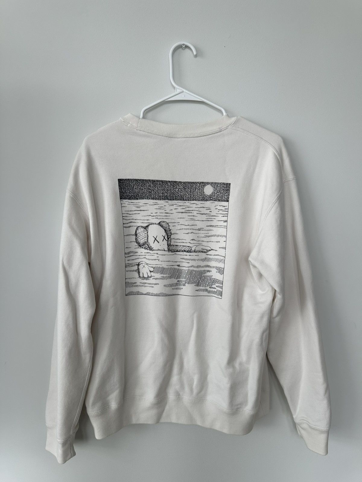 Kaws × Uniqlo KAWS X Uniqlo Crewneck Size US M / EU 48-50 / 2 - 2 Thumbnail