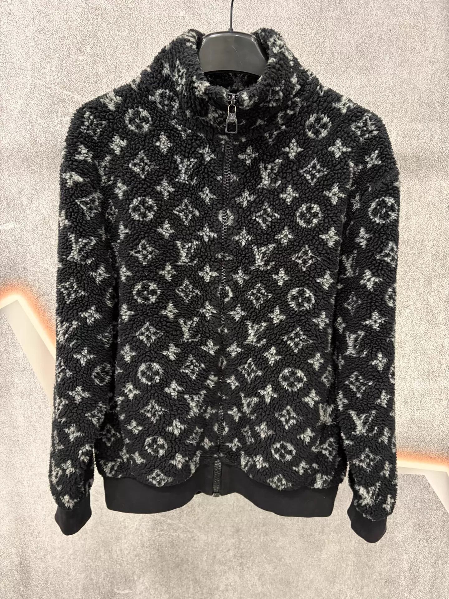 Louis Vuitton LV Fleece Jacket S ITALY AUTH Near New Size US S / EU 44-46 / 1 - 1 Thumbnail