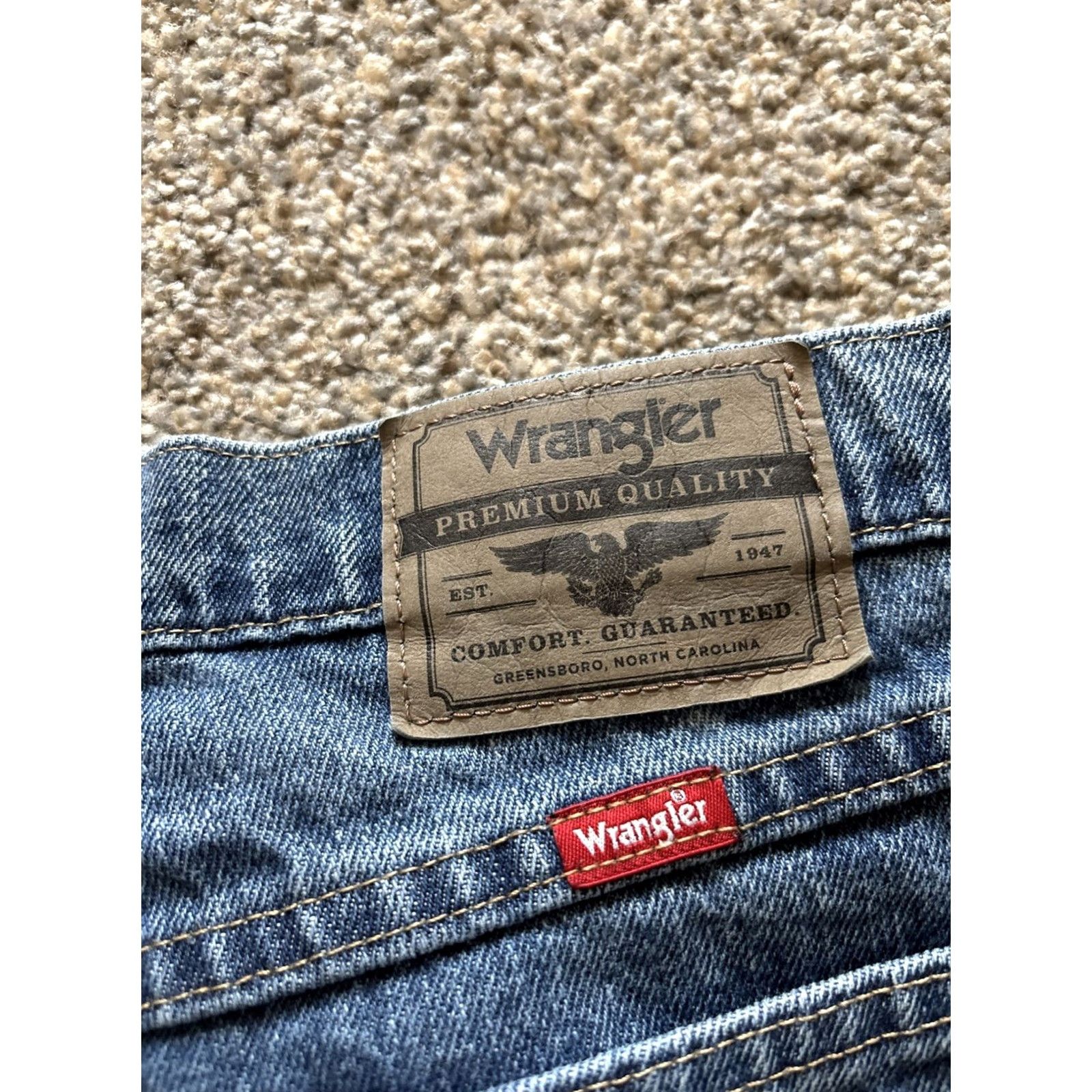Wrangler VINTAGE Wrangler Denim Jeans Medium Blue 31x34 Regular Fit 5-Pocket Cowboy Cut Mens Wrangler Cowboy Cut Regular Size 31 34 Inseam 34 Jeans Size US 31 - 6 Thumbnail