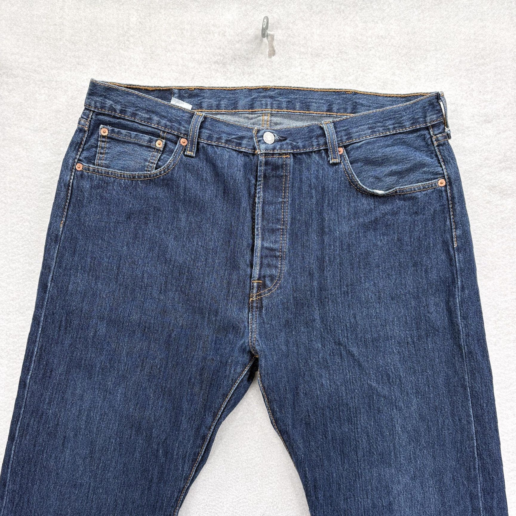 Levi's VINTAGE Levis 501 Jeans Mens 38x32 Blue Dark Wash Button Fly Straight Denim Y2K Size US 38 / EU 54 - 2 Thumbnail
