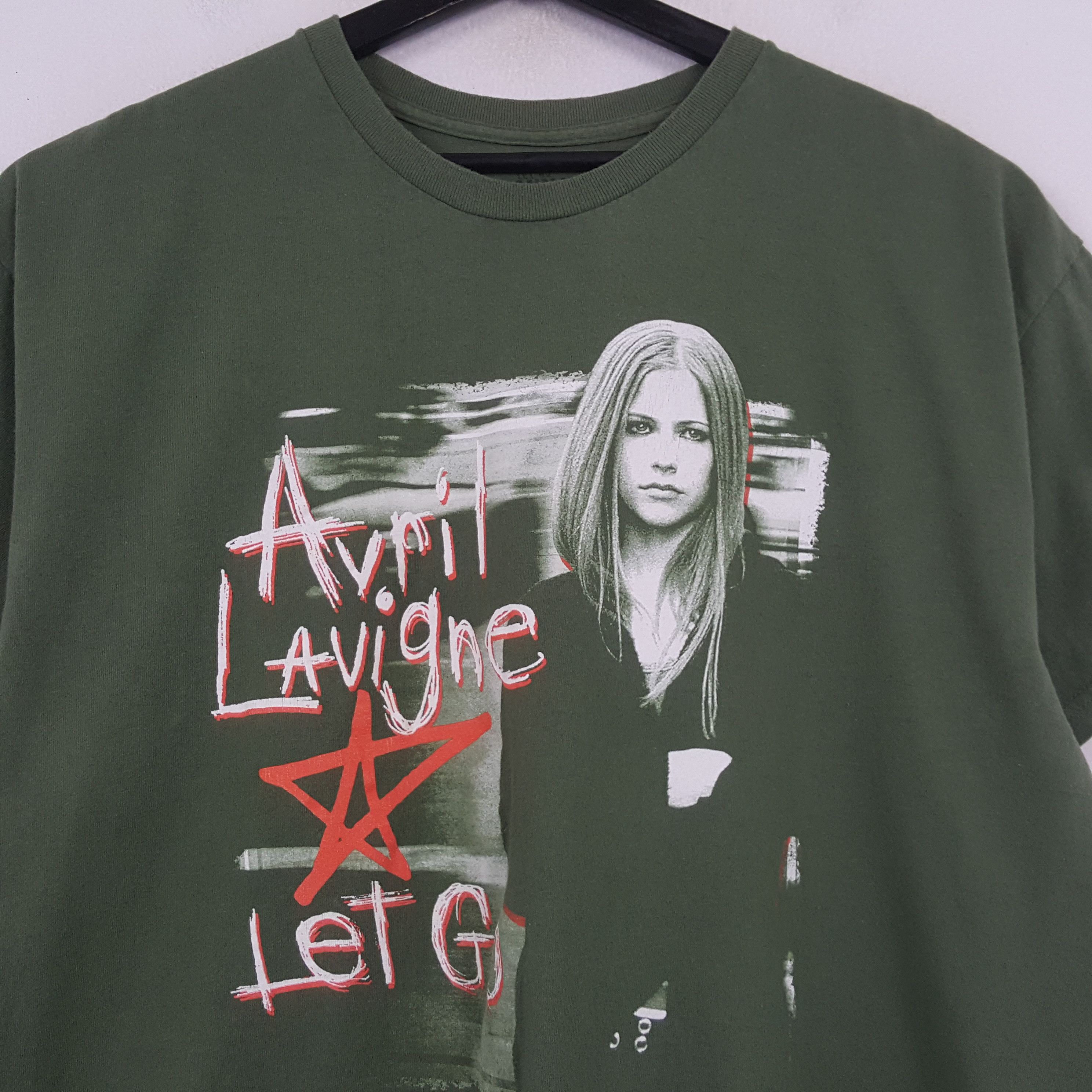 Band Tees Avril Lavigne Singer Rock Band Music Tshirt C285N79 Size US XL / EU 56 / 4 - 2 Thumbnail