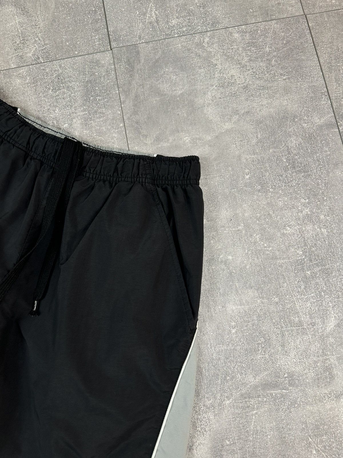 Nike Nike Small Swoosh Logo Retro Shorts Size US 30 / EU 46 - 3 Thumbnail