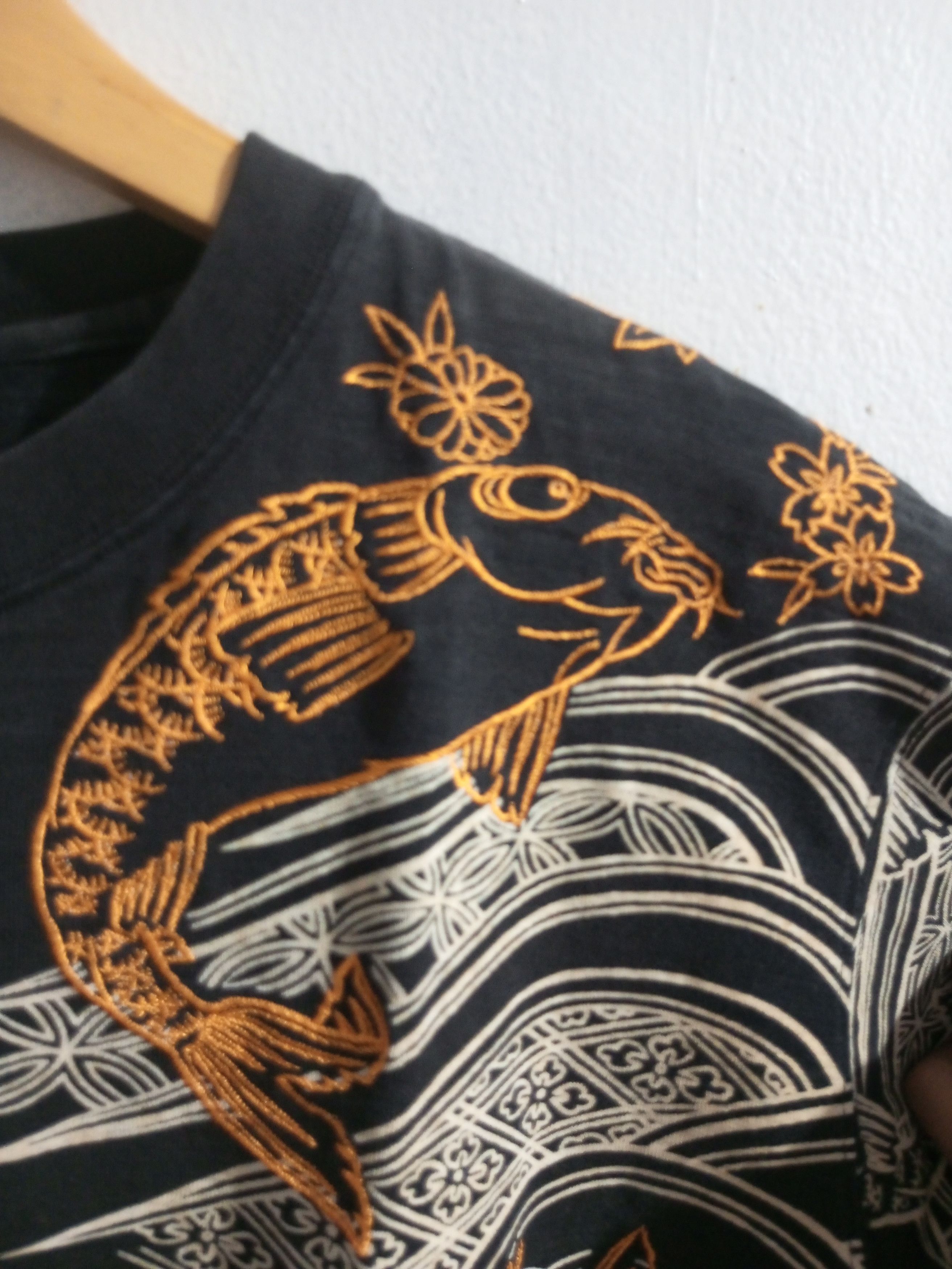 Karakuri Tamashii Vintage sukajan Embroidery koi sun fadded tee Size US L / EU 52-54 / 3 - 2 Thumbnail