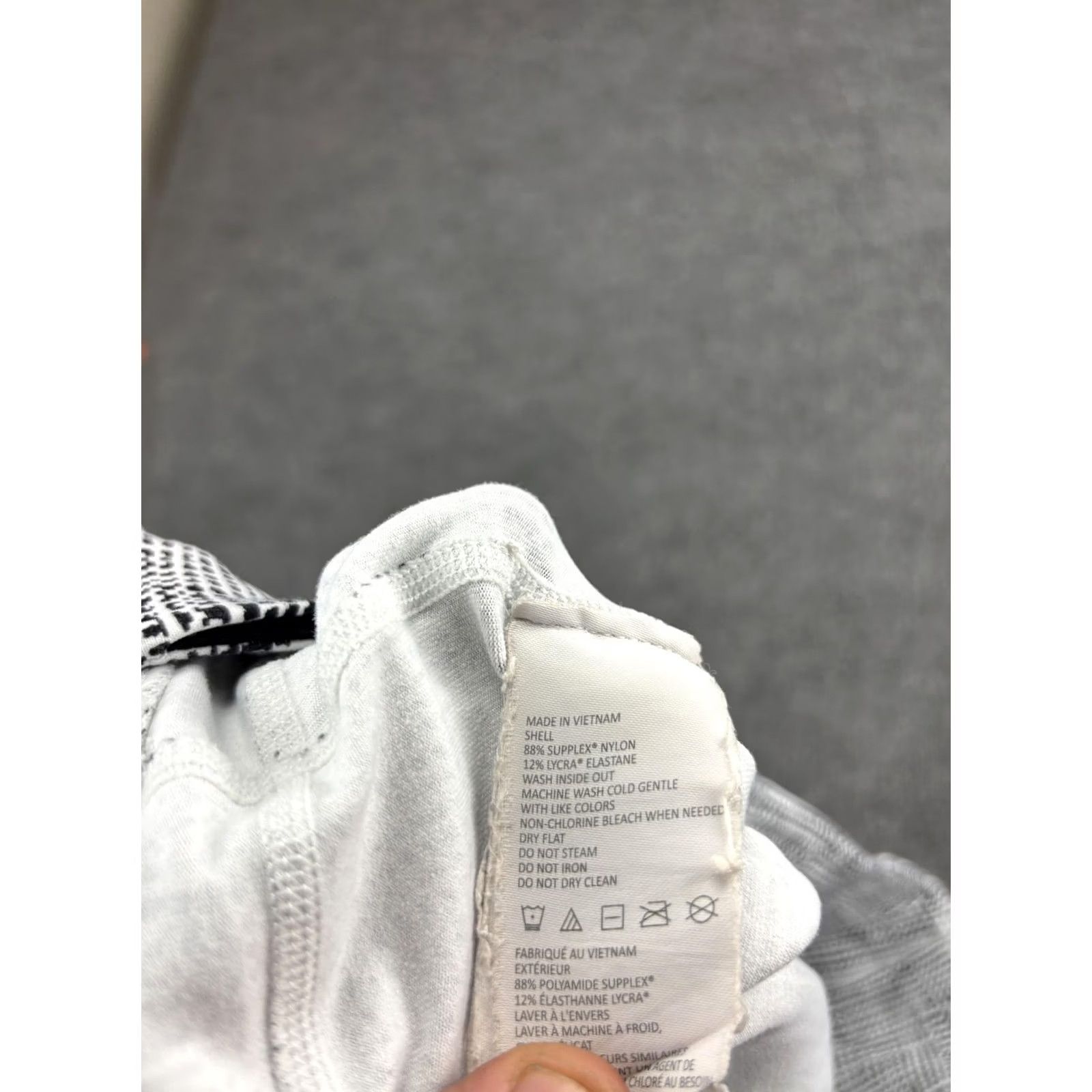 Prana PrAna Womens XL White Capri Leggings Ruched Geometric Print Yoga Gym Capri Pants Slim Fit Stretch Activewear Size 40" / US 18 - 7 Thumbnail