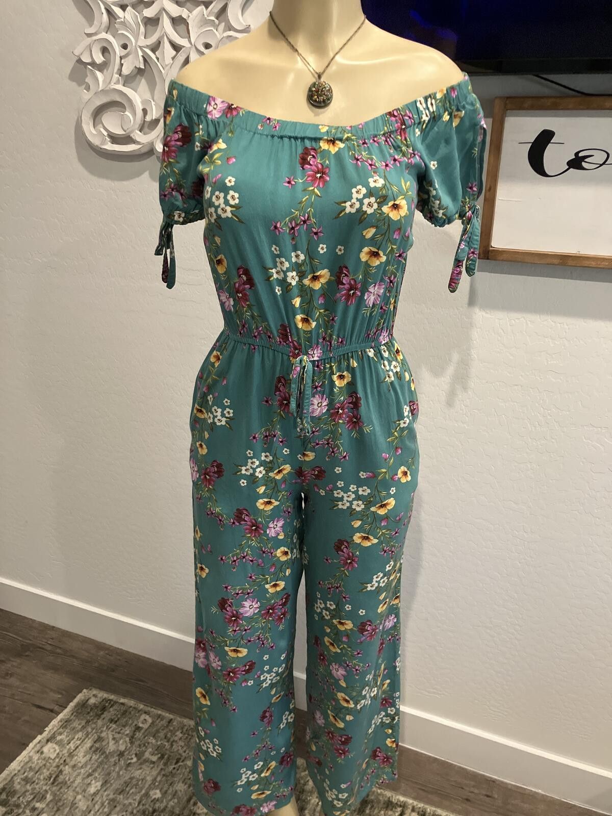 Other Pre Loved Women's Off-Shoulder Floral Jumpsuit Size 26" / US 2 / IT 38 - 1 Thumbnail