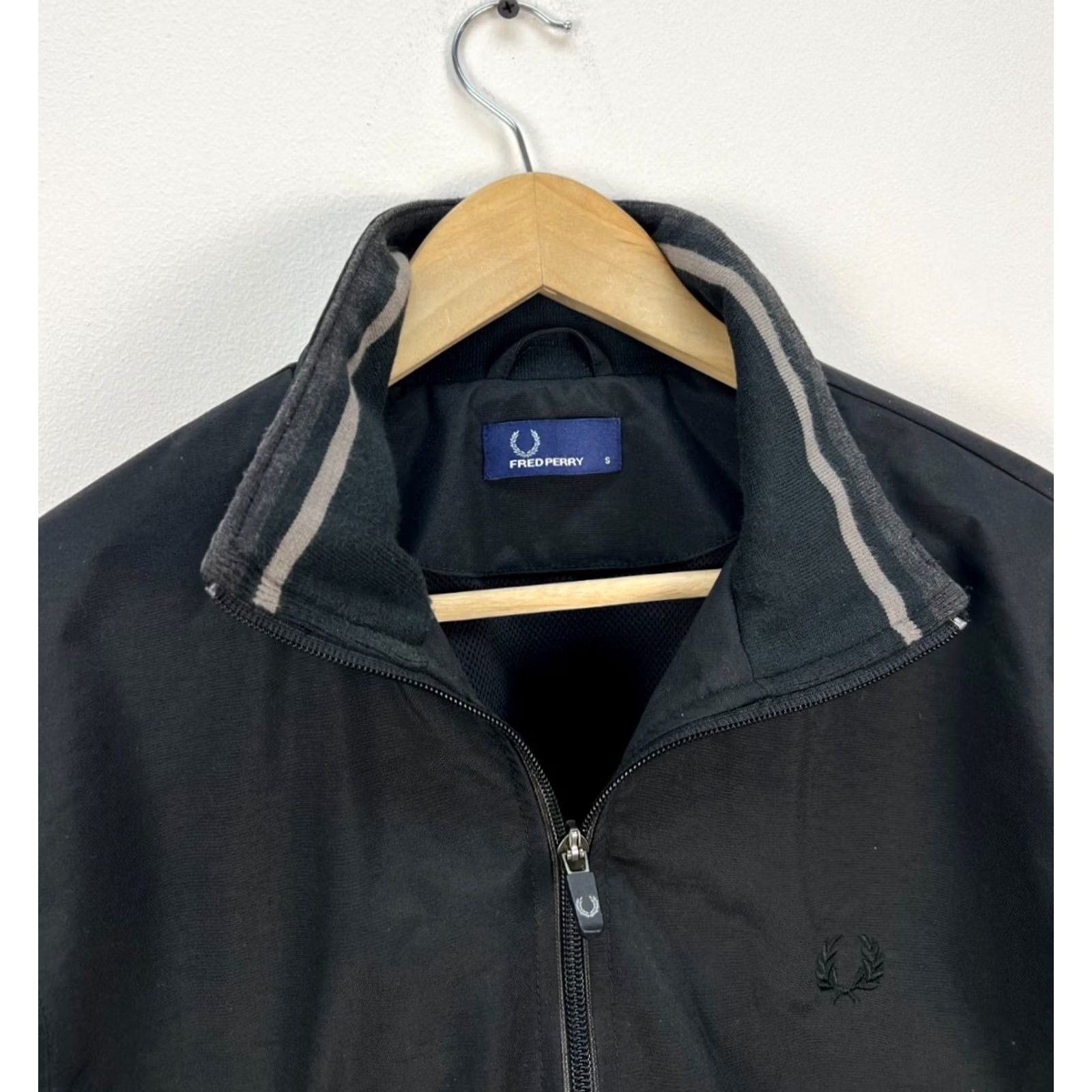 Fred Perry Fred Perry Nylon Bomber Jacket Mens S Nylon Bomber Jacket Black Logo Zip Casual Fall Spring Vintage: No Size US S / EU 44-46 / 1 - 3 Thumbnail