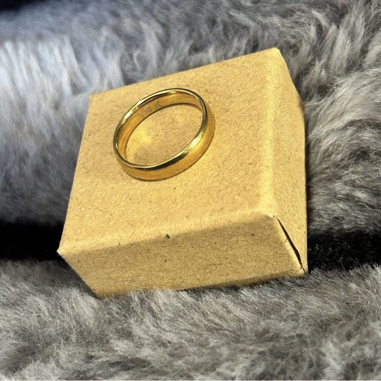 Jewelry Ladies 18kt solid yellow gold 4mm classic dome band NIB 6.5 Size ONE SIZE - 2 Thumbnail
