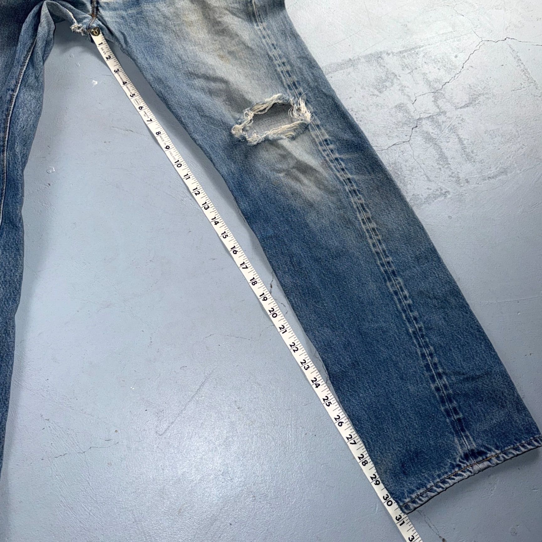 Levi's VINTAGE Levi's 501 Jeans Straight Mens 34x36 Light Wash USA 80s 90s Distressed Denim Blue 5-Pocket Classic Button Closure Size US 34 / EU 50 - 6 Thumbnail