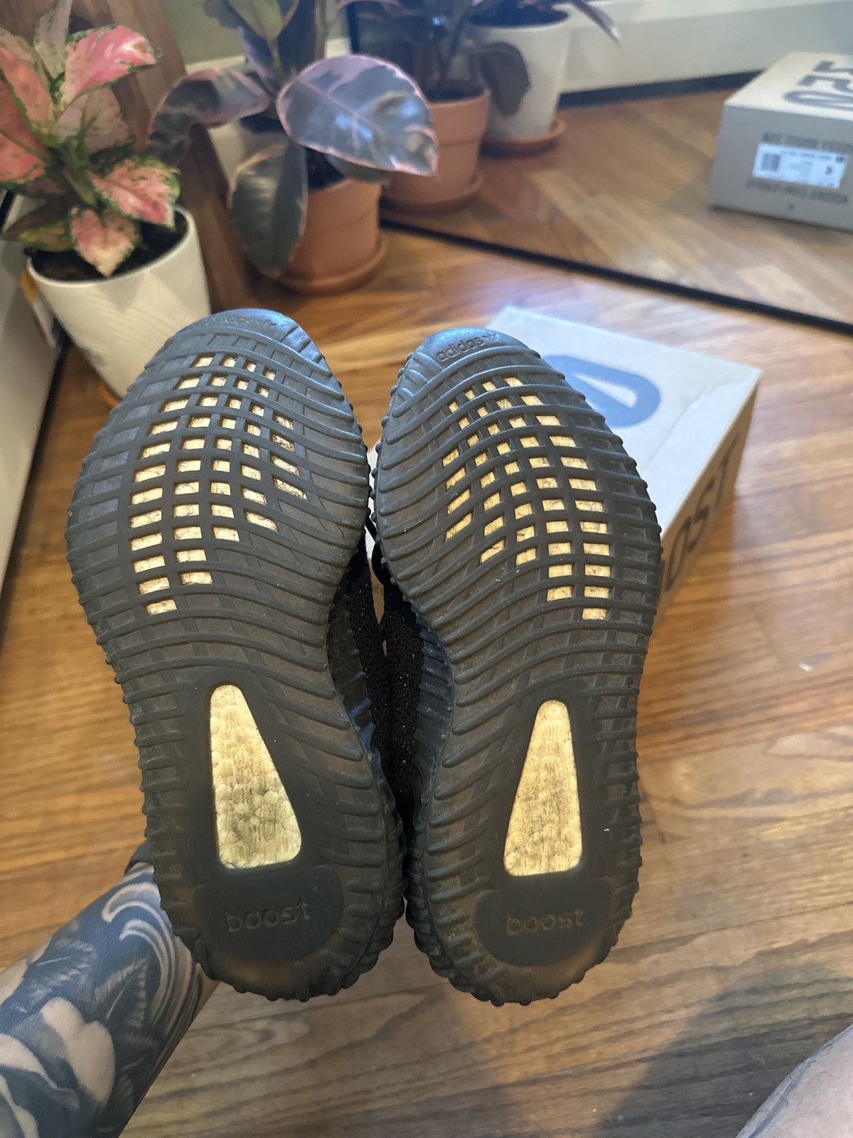 Yeezy Yeezy Boost 350 V2 'Oreo' Size US 4 / IT 34 - 1 Thumbnail