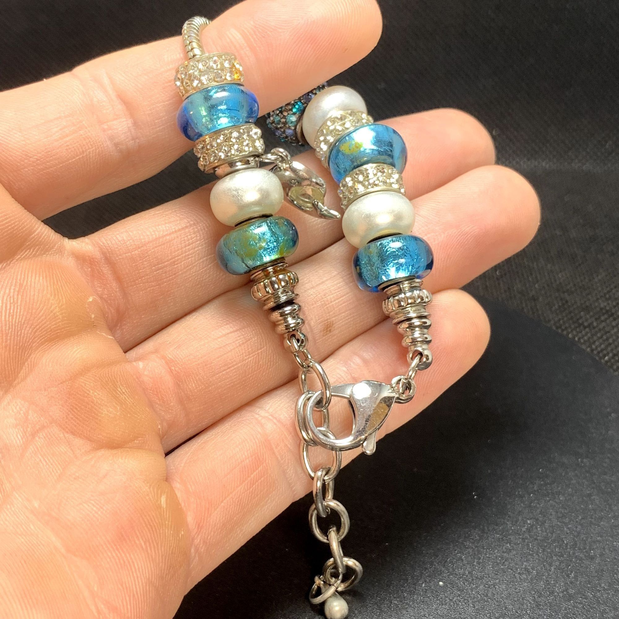 Other Silvertone Slide Charm Bracelet Blue Crystal Blue & White Sl Size ONE SIZE - 7 Thumbnail