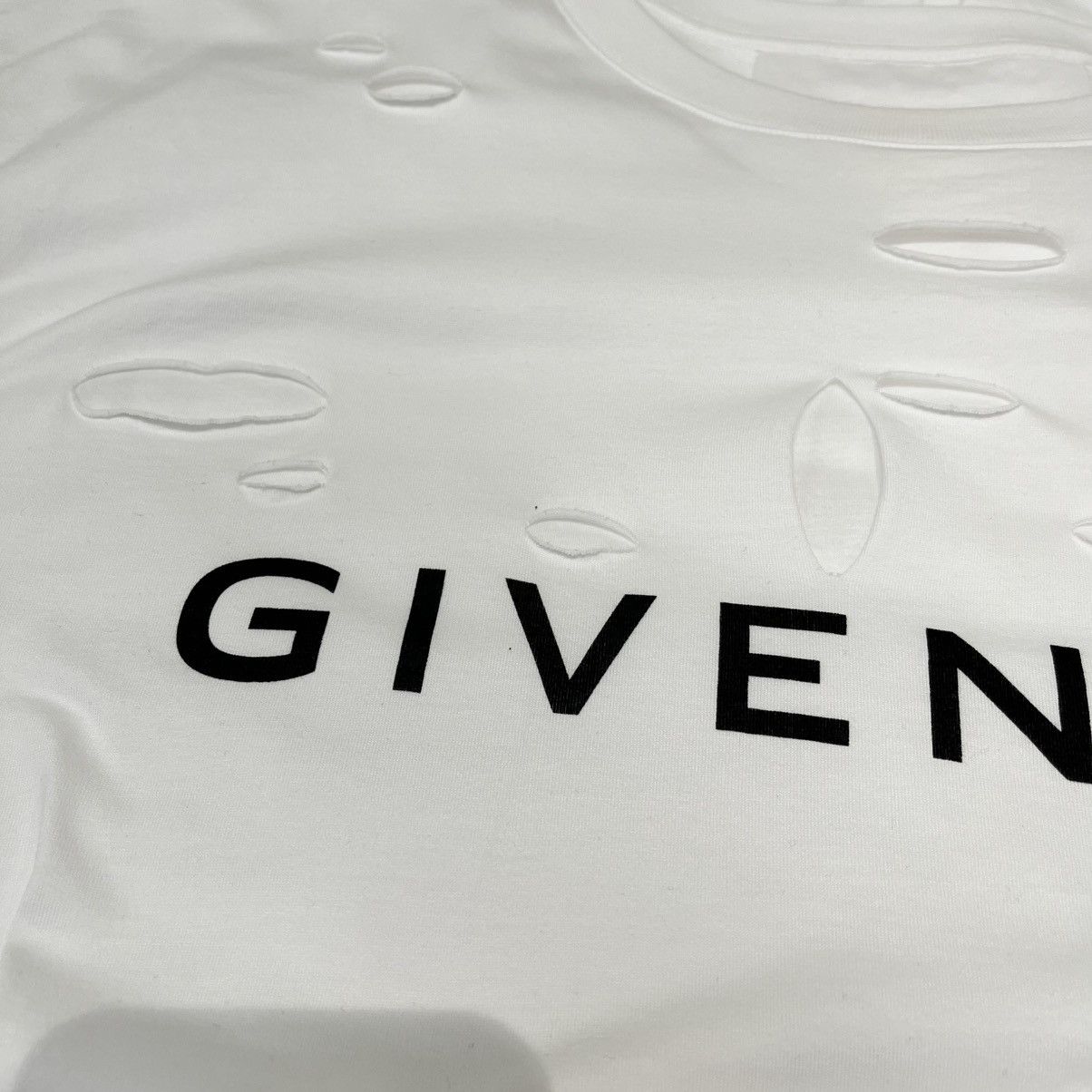 Givenchy Givenchy Logo Distressed Tee White Size US XL / EU 56 / 4 - 3 Thumbnail