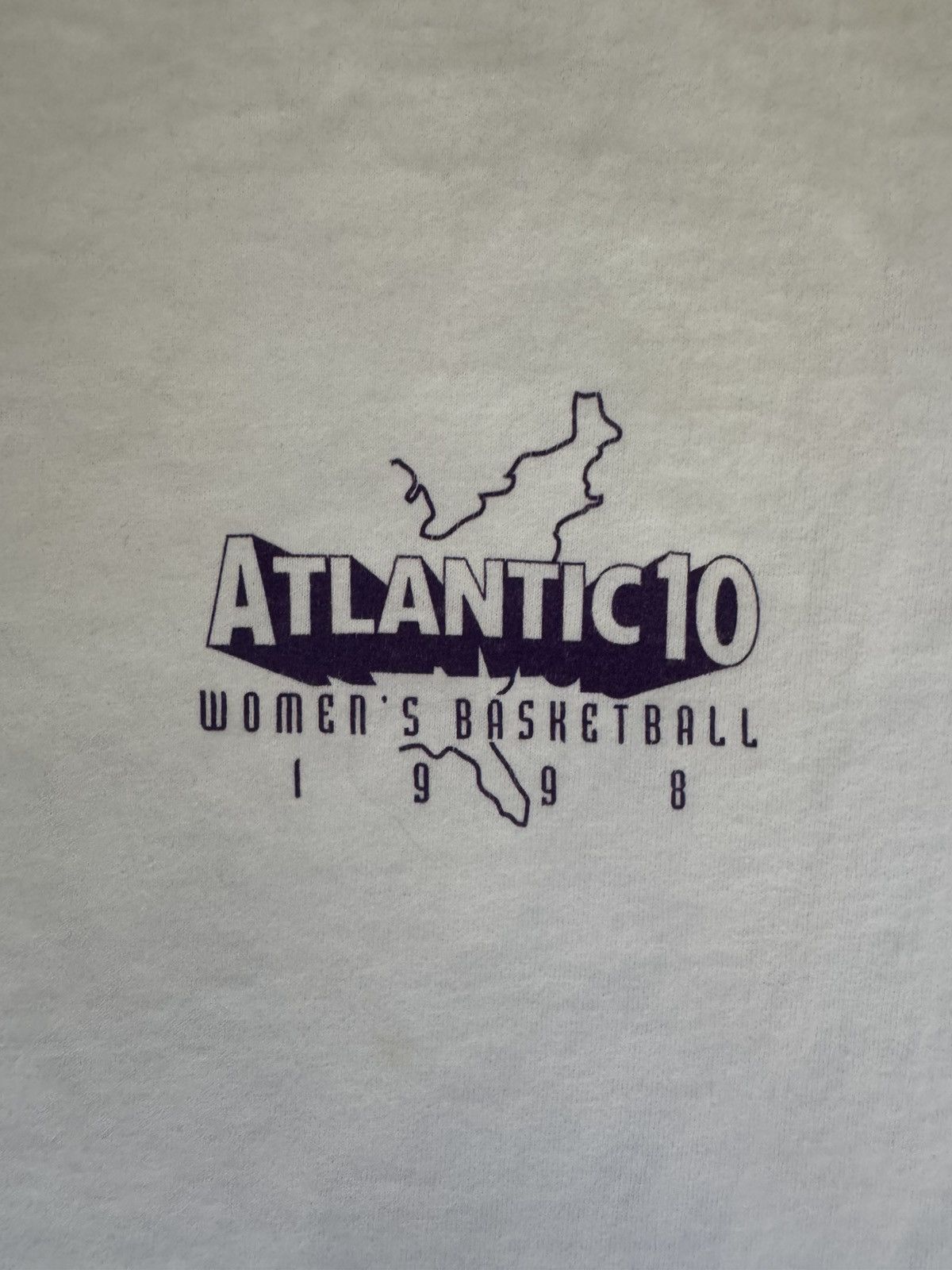 Vintage 1998 Womens Basketball Atlantic 10 Championship Tee Size US XL / EU 56 / 4 - 2 Thumbnail