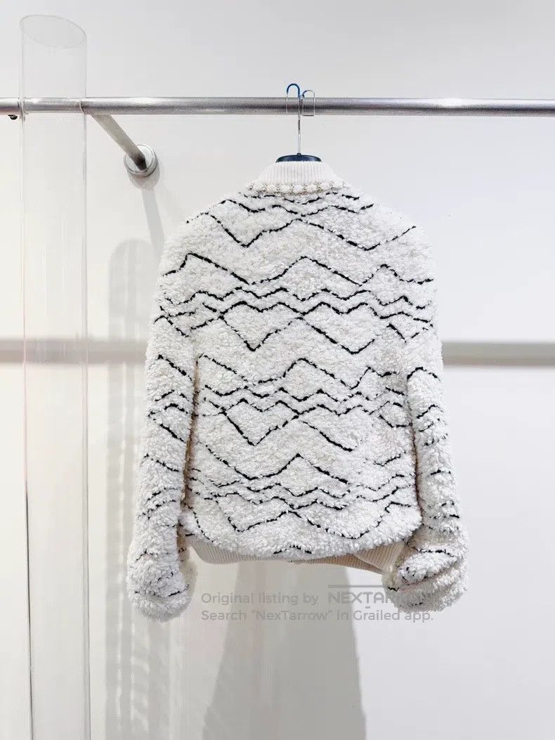 Chanel Chanel 19B white teddy jacket Size XXS / US 00 / IT 34 - 4 Thumbnail