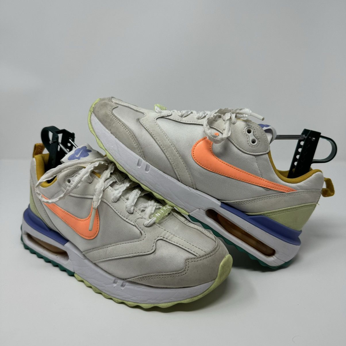 Nike New Nike Air Max Dawn White Size 8 Women's Running Shoes Size US 8 / IT 38 - 1 Thumbnail