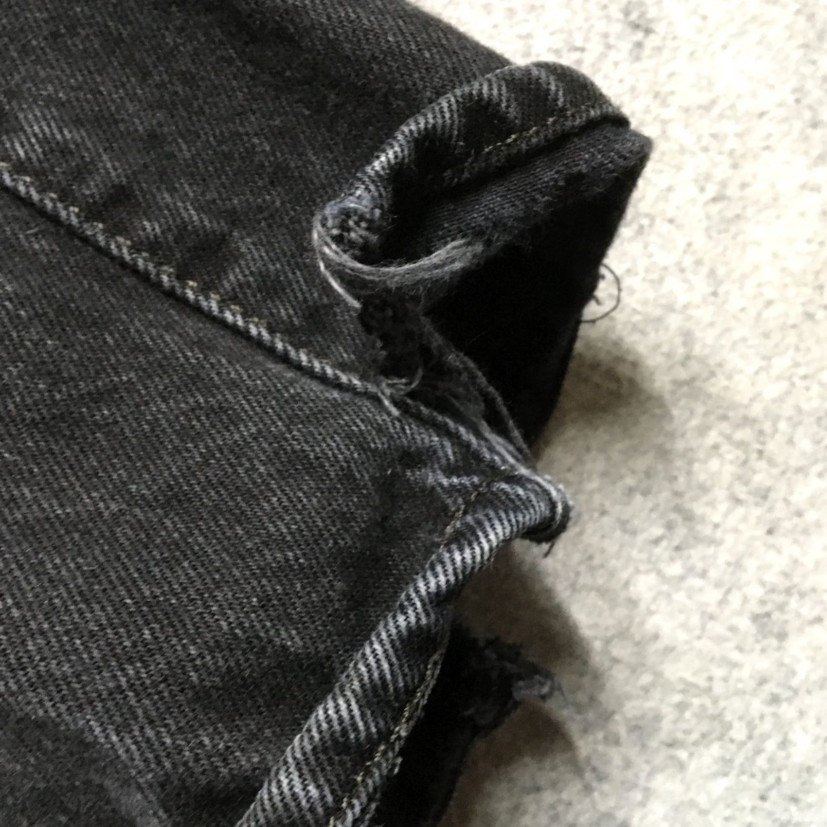 Levi's Levi's 501 Jeans Men 32x32 Black Button Fly Straight Denim Distressed Pockets 5-Pocket Regular Mens Size US 32 / EU 48 - 4 Thumbnail